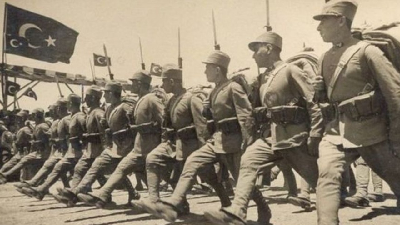 Büyük Taarruz Öncesi Türkistan'dan Gelen Üç Kılıç