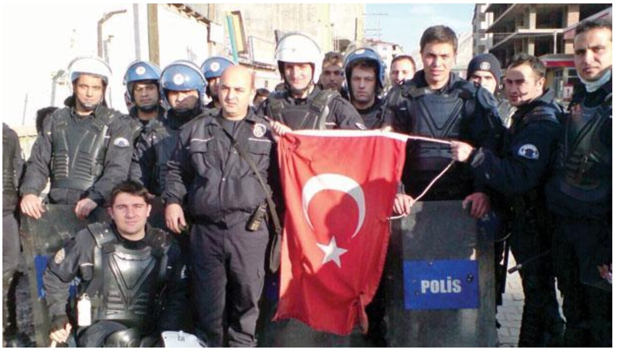 Hürriyet Gazetesi 14 Temmuz 2017 Toygun Atilla Röportajı                                                      “FETÖ, DEAŞ’ın takım elbise giymiş, traş olmuş halidir”